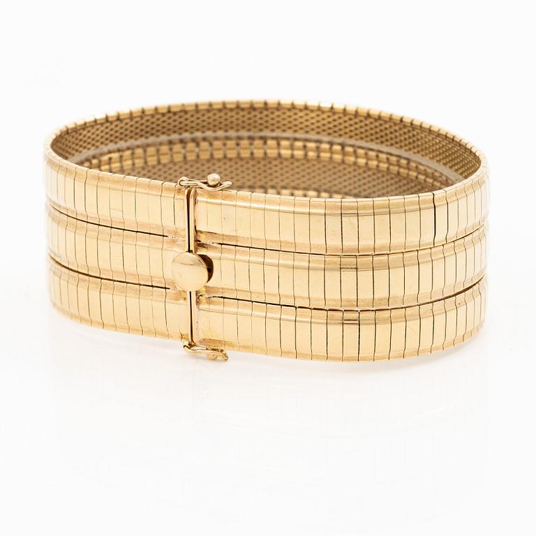 18K gold bracelet.