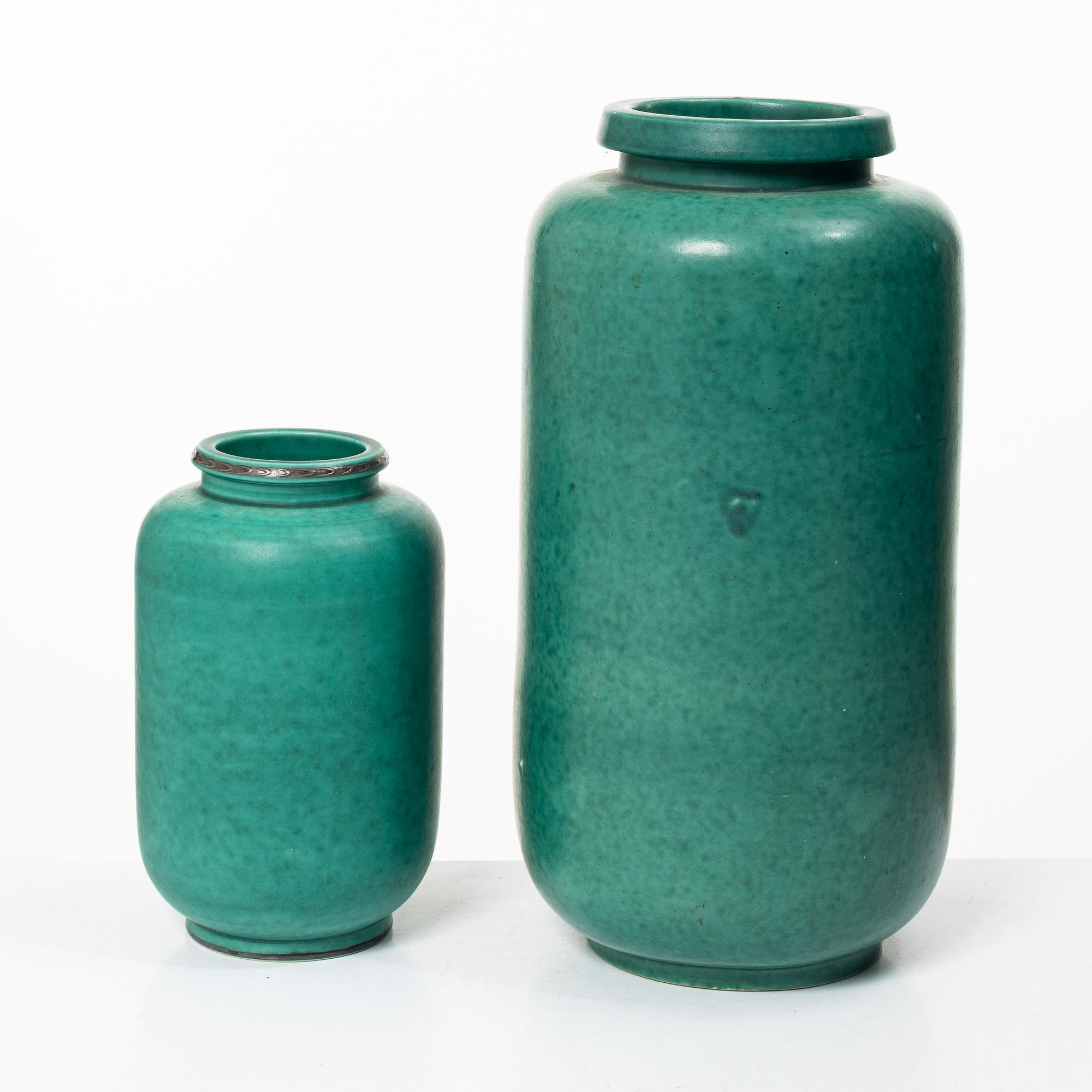 Wilhelm Kåge, vaser, 2 st, stengods, "Argenta", Gustavsberg, 1900-talets mitt.