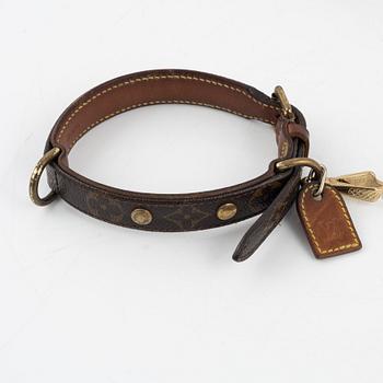 Louis Vuitton, a dog leash with collar.