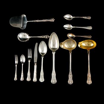 PARTI SILVERBESTICK, 82 st, mestadels Sverige, 1800-tal respektive 1900-tal. Total vikt ca 2585 g.