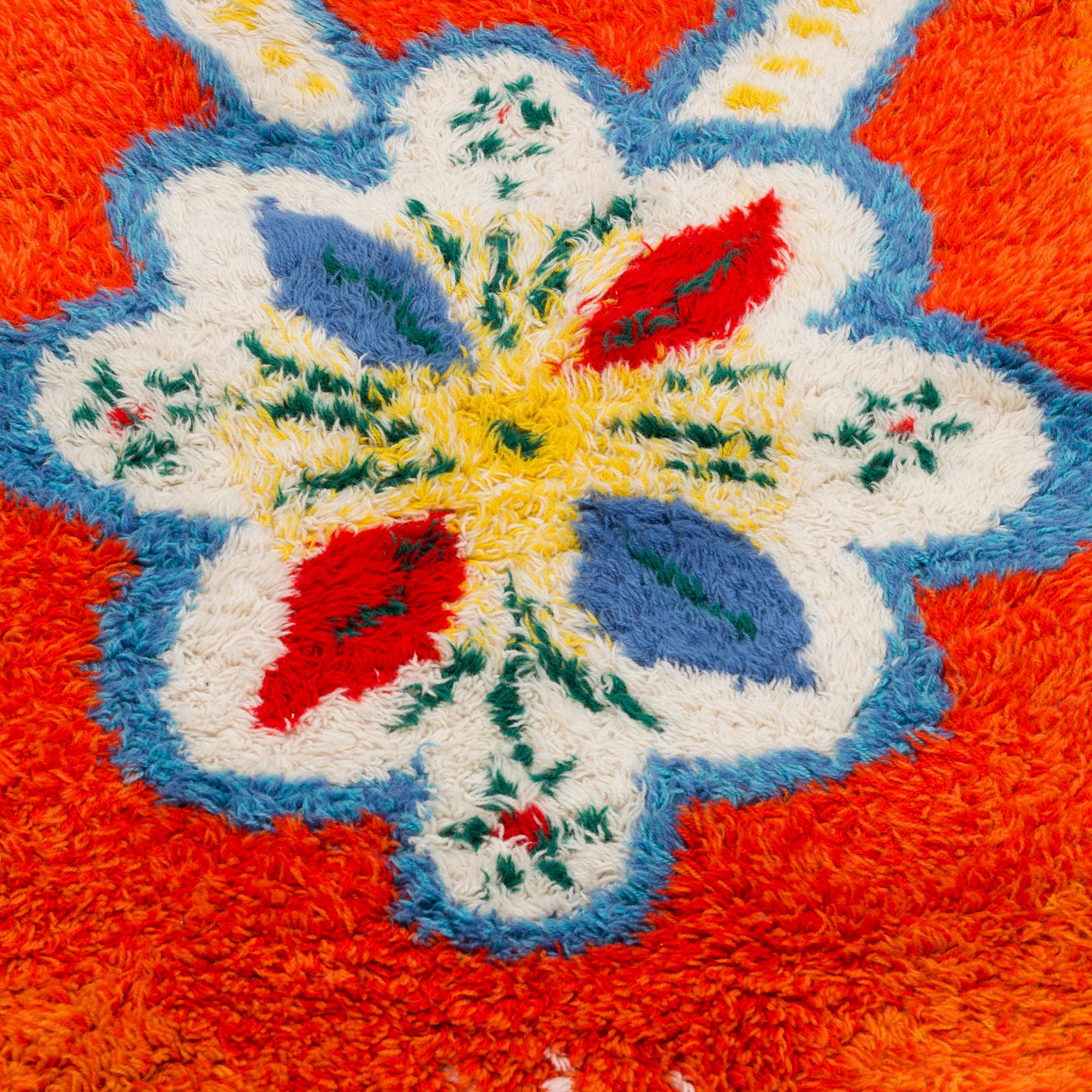 MATTA. "Dalahästmattan", tuftad, Anne Carquist & Anna Fjällbäck. Regnbågens textilverkstad. Ca 190 x 170 cm.