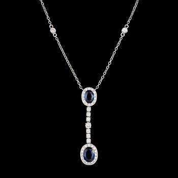 1400. A blue sapphire, tot. 2.40 cts, and brilliant cut diamond pendnat, tot. 1.08 cts.