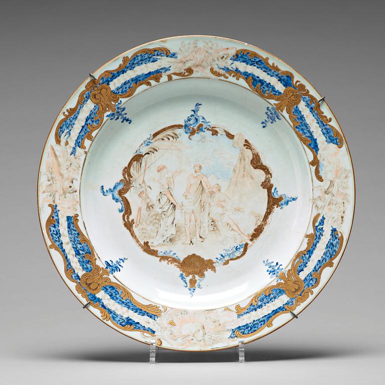 A large famille rose dish, Qing dynasty, Qianlong (1736-95).