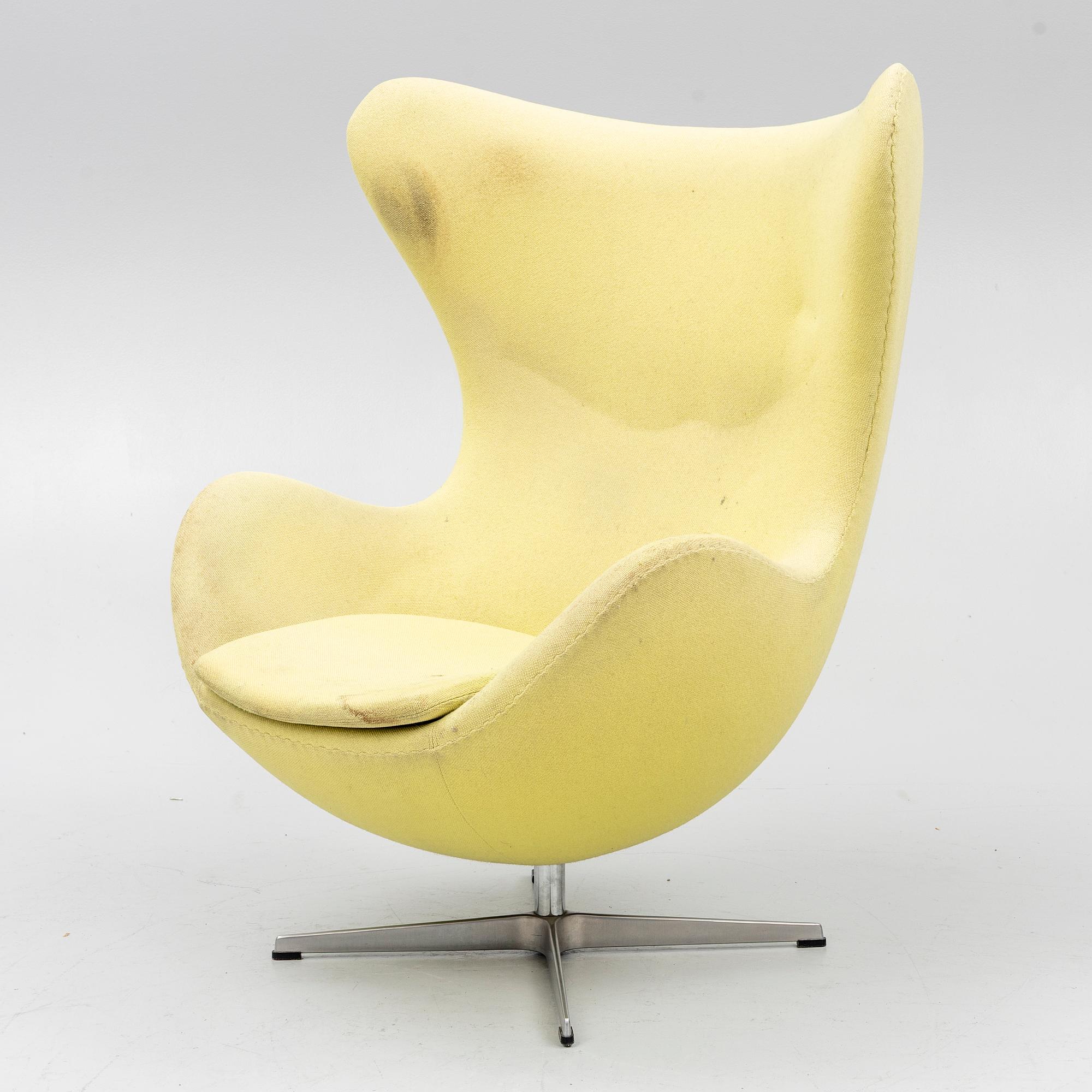 Arne Jacobsen, a swivel easy chair, 'The Egg', Fritz Hansen 1992.