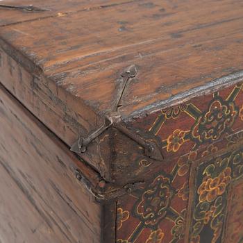 A Chinese chest, 20th century.