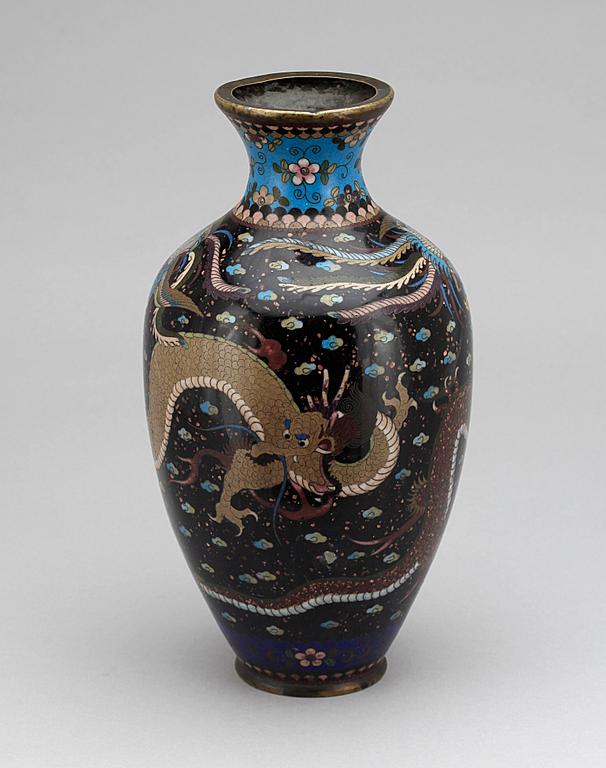 URNA, Cloisonné, Japan. Tidigt 1900-tal.