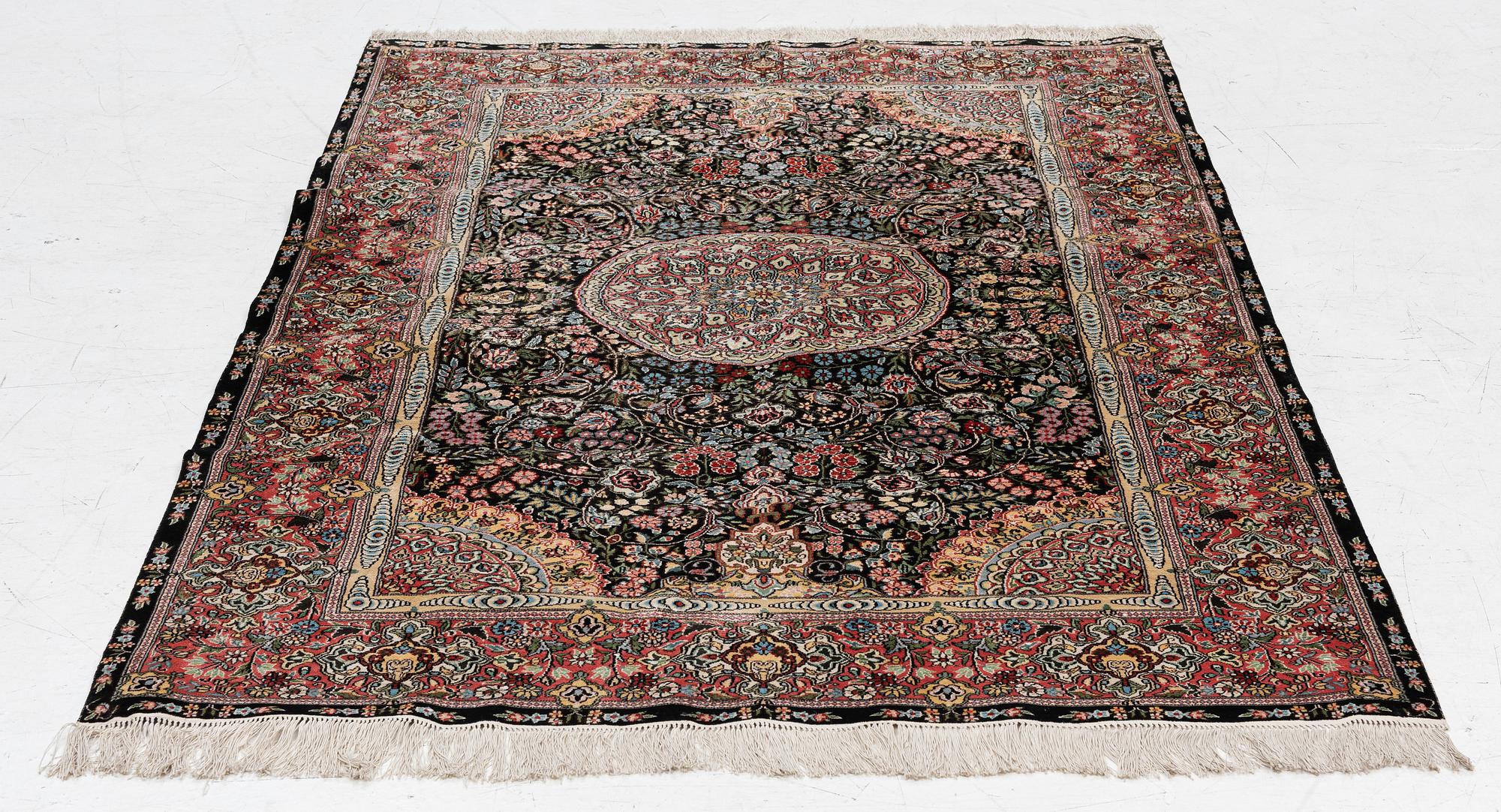 Carpet, Oriental silk, approx. 184 x 125 cm.