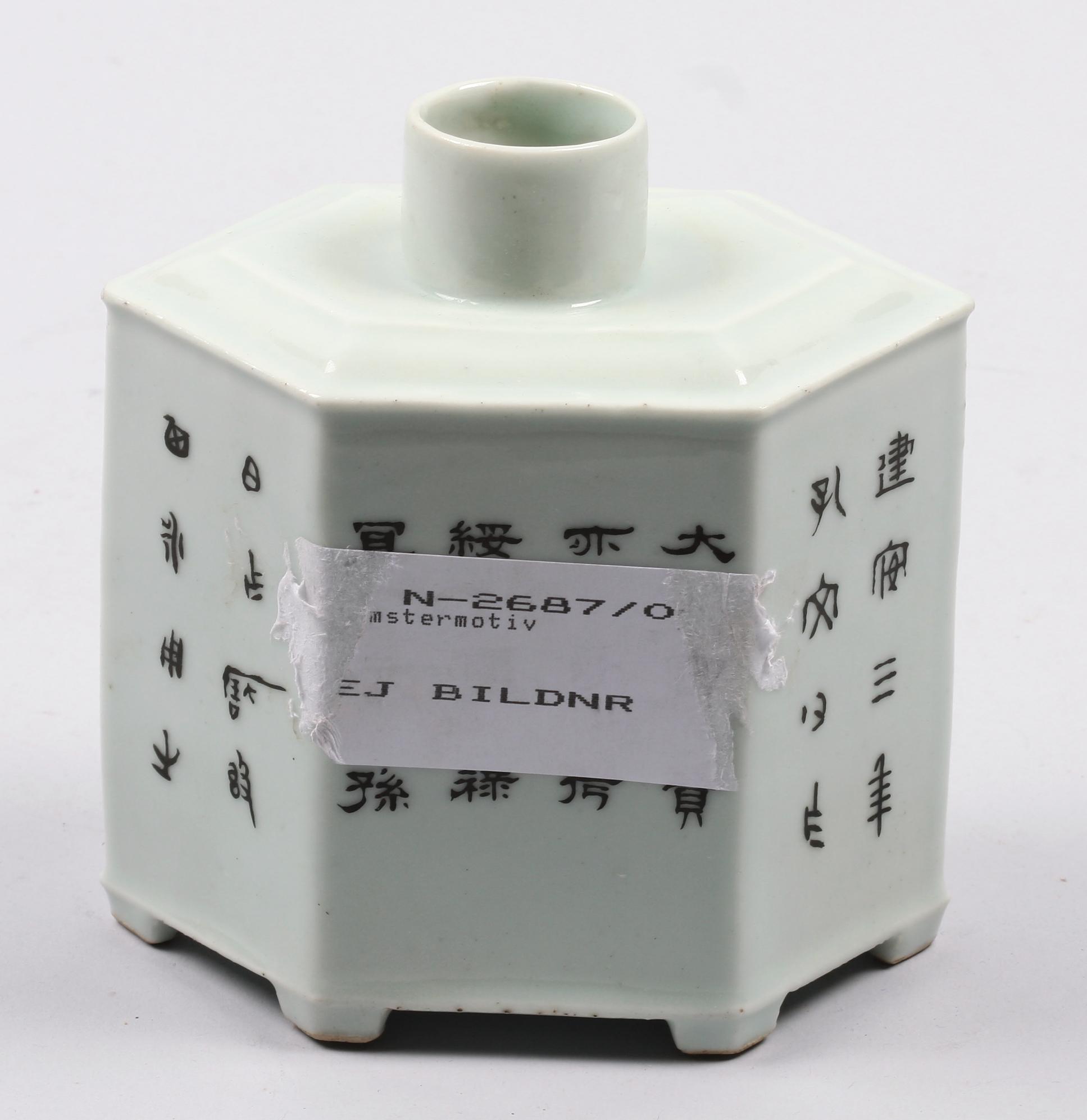 TEDOSOR, 2 st. Porslin. Kina.