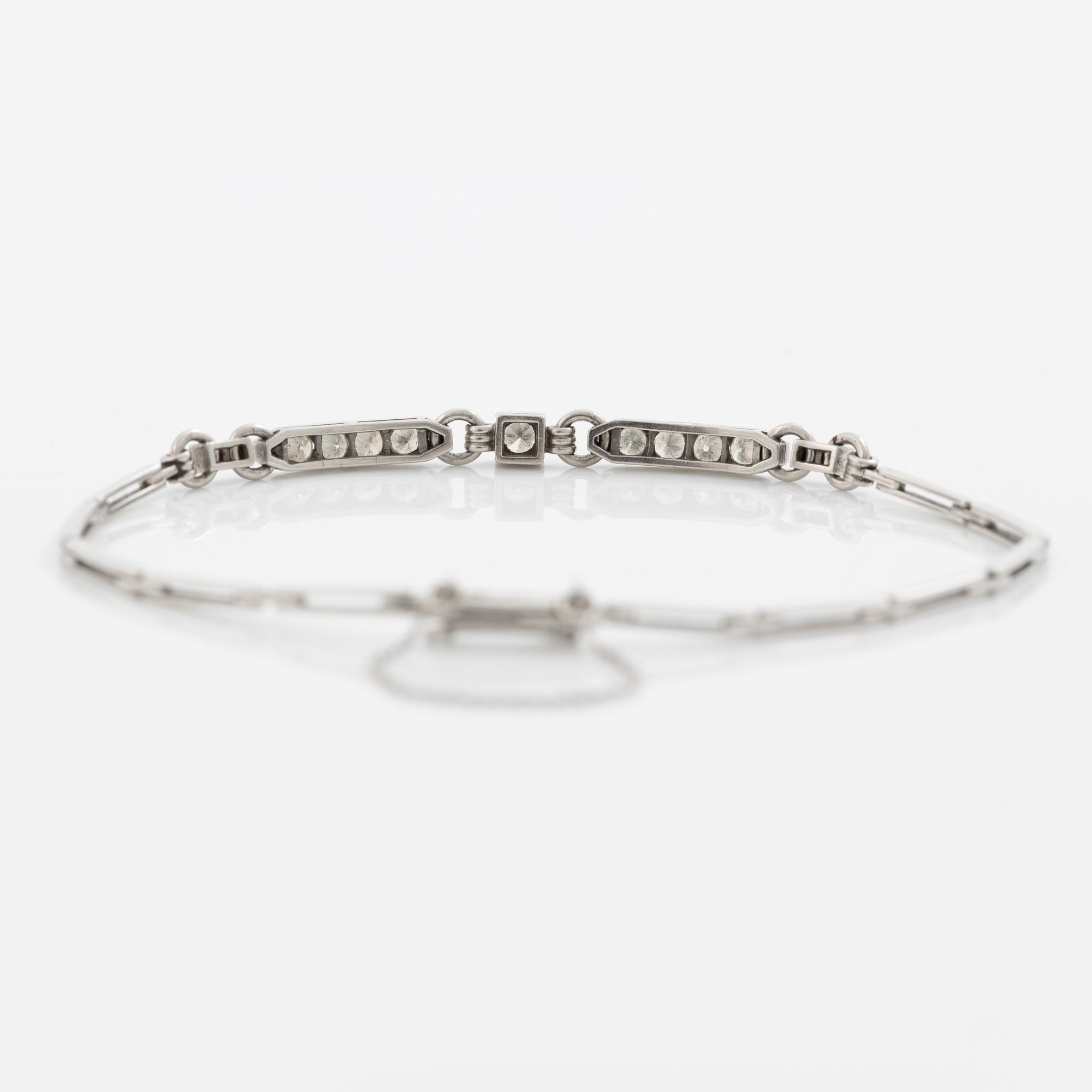 Bracelet, 18K white gold with brilliant-cut diamonds.