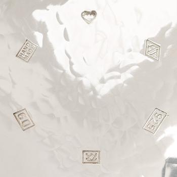 A. Tillander, skål, sterlingsilver och emalj, Åbo 2005.