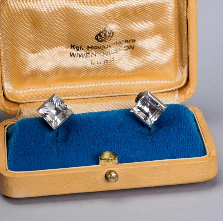 ÖRHÄNGEN, ett par, sterlingsilver med bergkristall, Wiwen Nilsson, Lund 1947.
