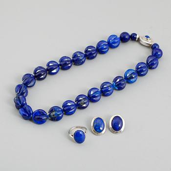 COLLIER, RING SAMT ÖRHÄNGEN, 1 par, lapis lazuli och silver.