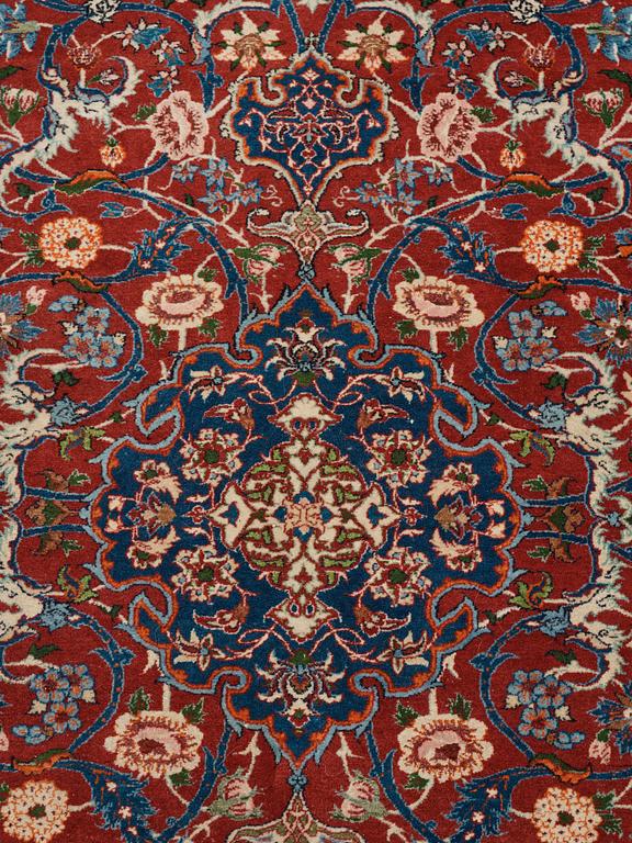 Matto, semi-antique Esfahan, ca 213 x 151 cm (as well as 1-2 cm flat weave at one end).