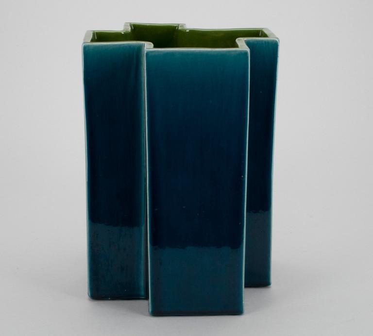 Heidi Blomstedt, A CERAMIC VASE.