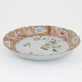 A famille rose 'Export' dish, Qing dynasty, Qianlong (1736-95).