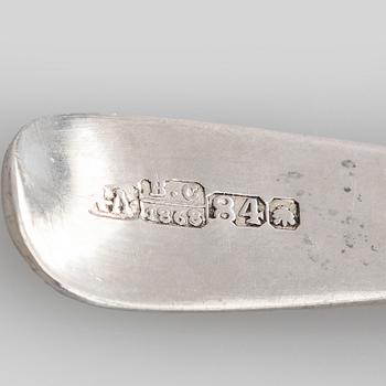 Bägare och saltkar med sked, silver, Ryssland.