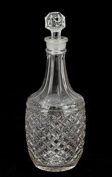 KARAFFER, 3 st, och BRÄNNVINSHUND, glas, 1900-talets första hälft.