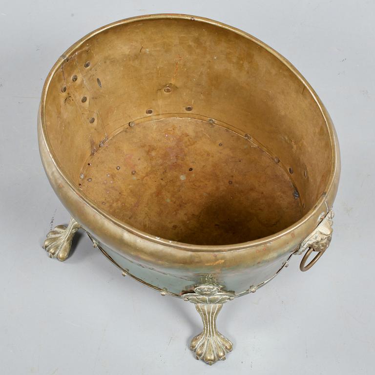 YTTERFODER, gulmetall, barockstil, omkring 1900-talets mitt.