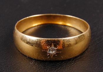 RING, 18K guld och diamant.