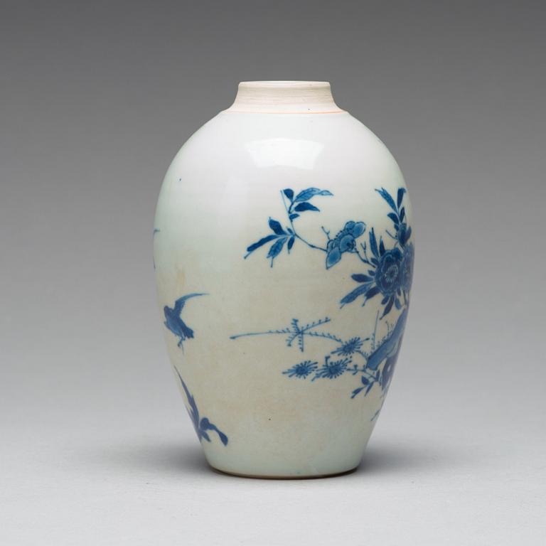 A blue and white transitional vase, 17th Century.