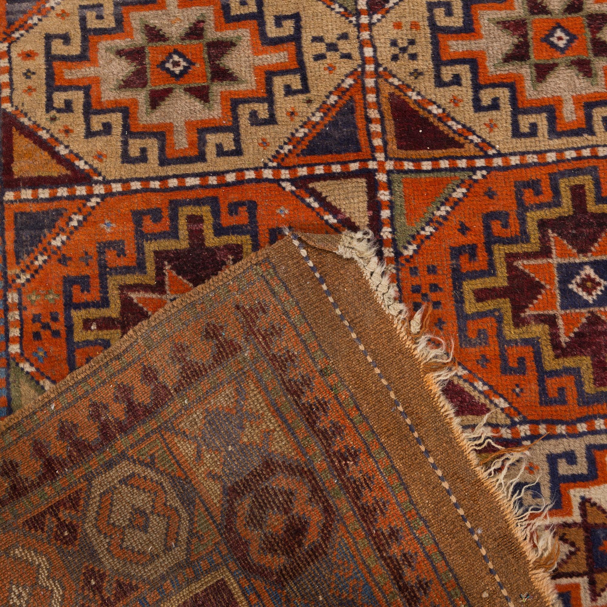 MATTA Kaukasisk semiantik ca 190 x 106 cm.