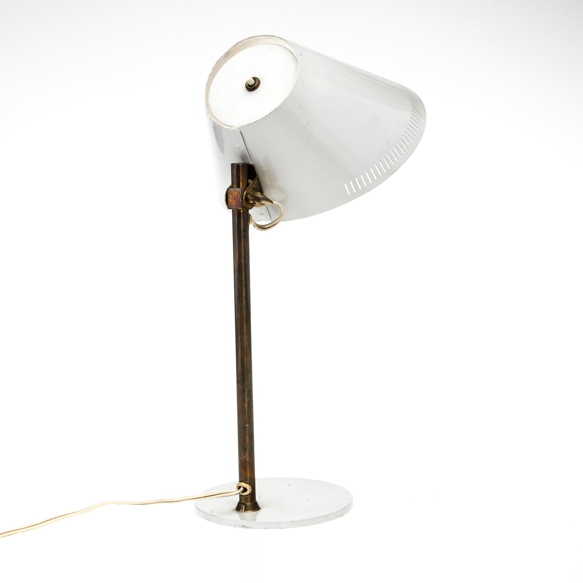 BORDSLAMPA, Paavo Tynell, stämplad Idman. 1900-talets mitt.