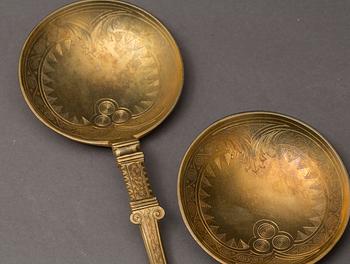 SERVERINGSBESTICK, 2 par, P Hertz Köpenhamn 1902 samt B Erlandsson Kristianstad 1904, silver, vikt ca 352 g.