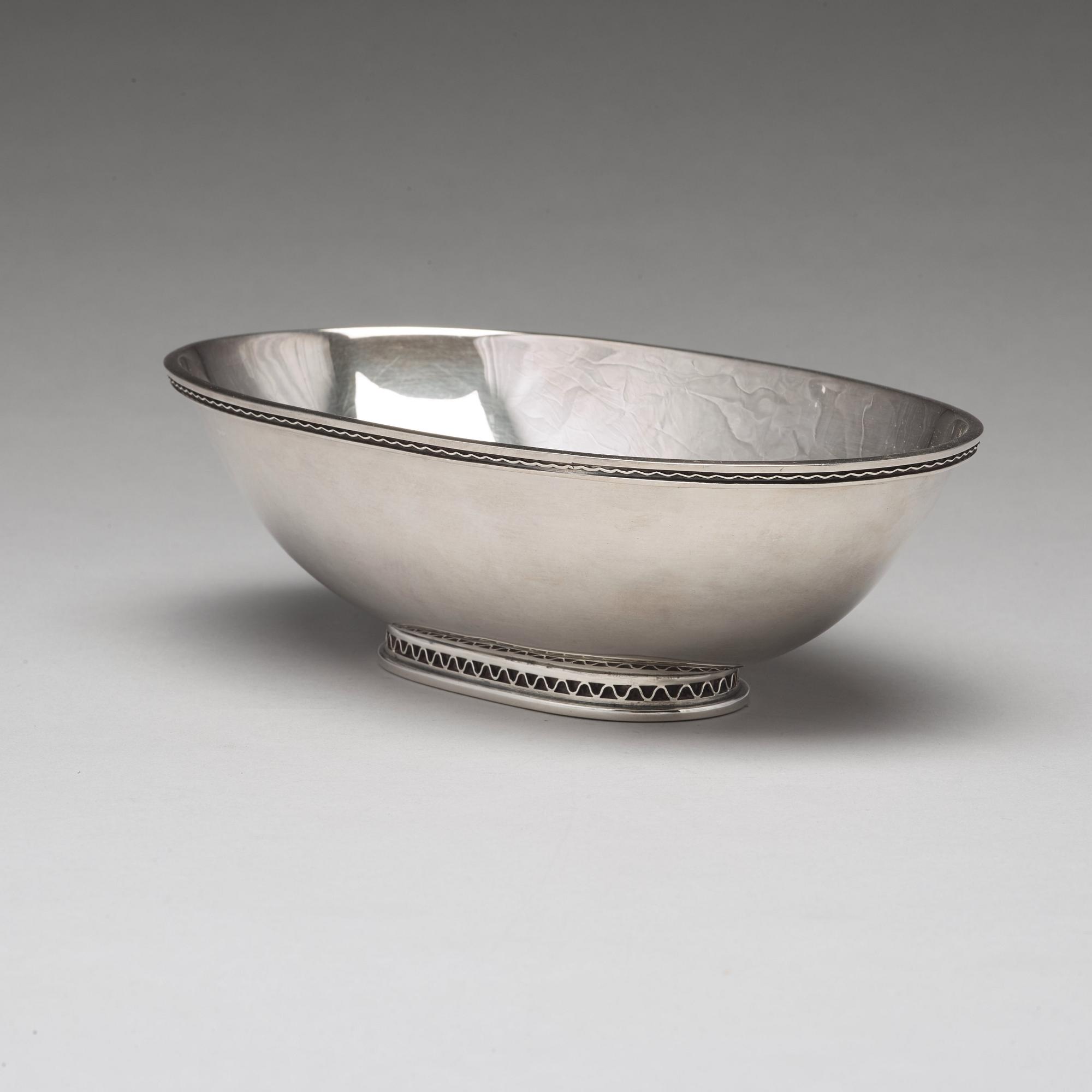 A Swedish 20th century silver bowl, mark of Eric Råström, CGR, Stockholm 1973.