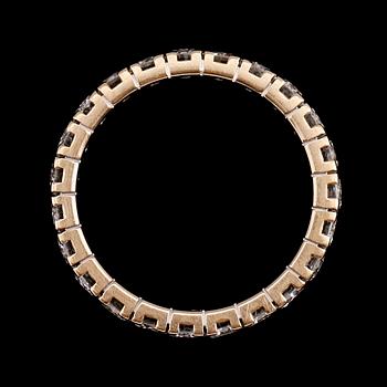 RING, 18 k vitguld, helallians, 23 briljantslipade diamanter tot ca 1.50 ct.