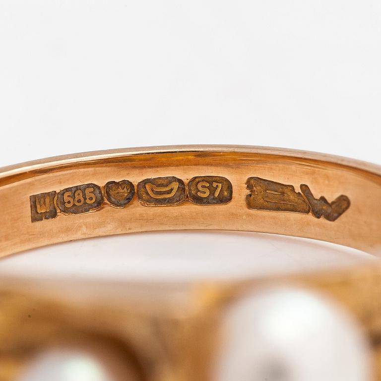 Björn Weckström, Ring "Viskning", 14K guld och odlade pärlor. Lapponia 1971.