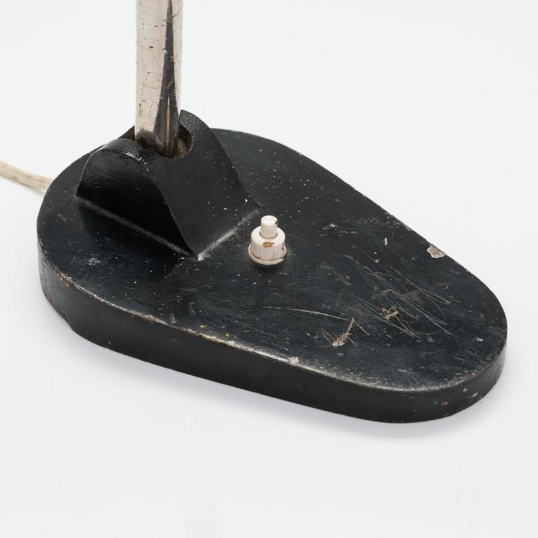 Paavo Tynell, pöytävälaisin, malli 5304. Taito 1930-luku.