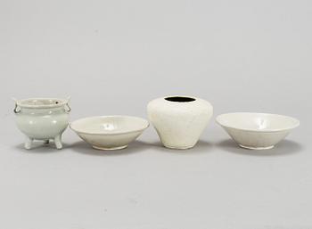 A group of white glazed ceramics, South East Asia, 16th/15th Century.