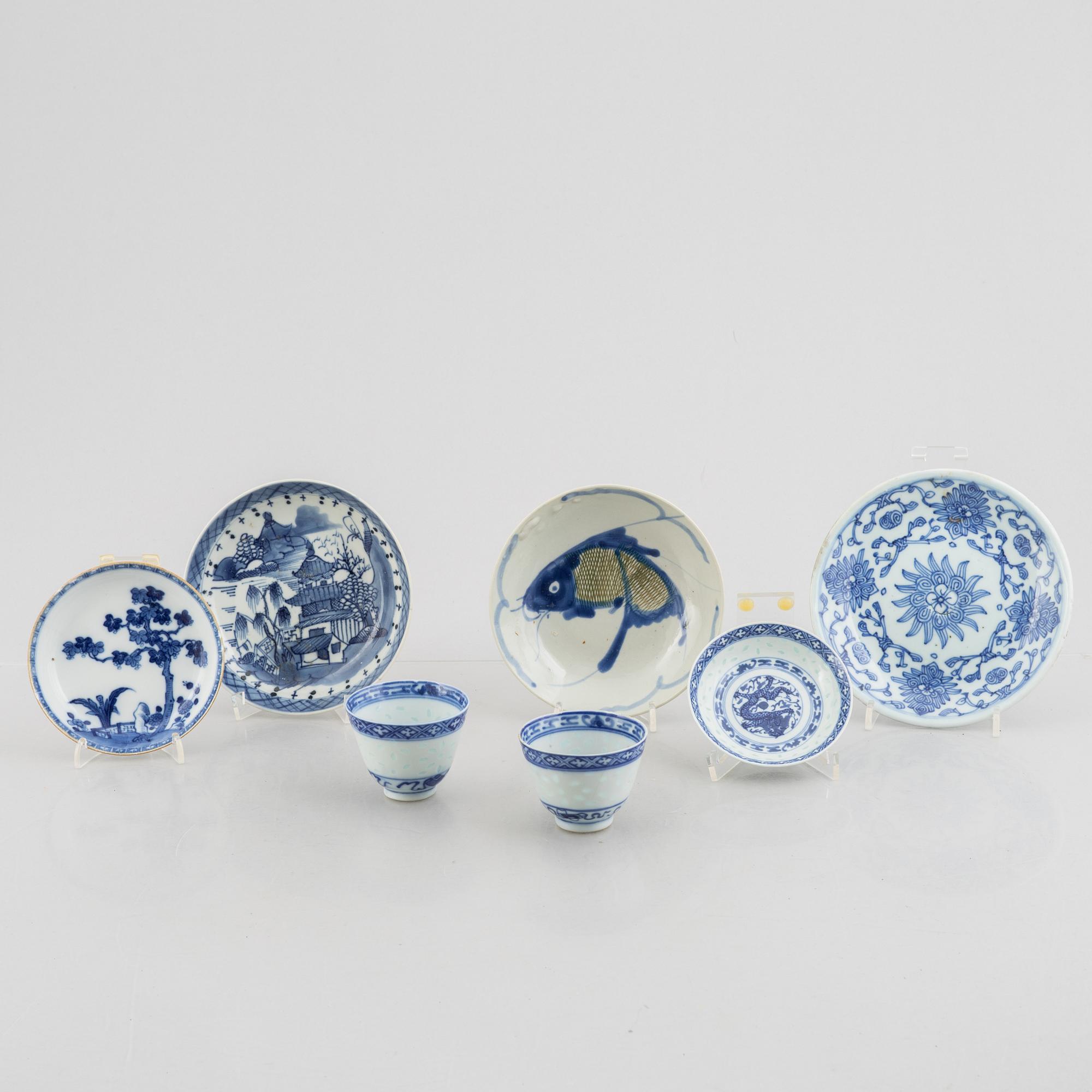 Parti kinesiskt porslin, 13 delar, Qingdynastin, 1700- och 1800-tal.