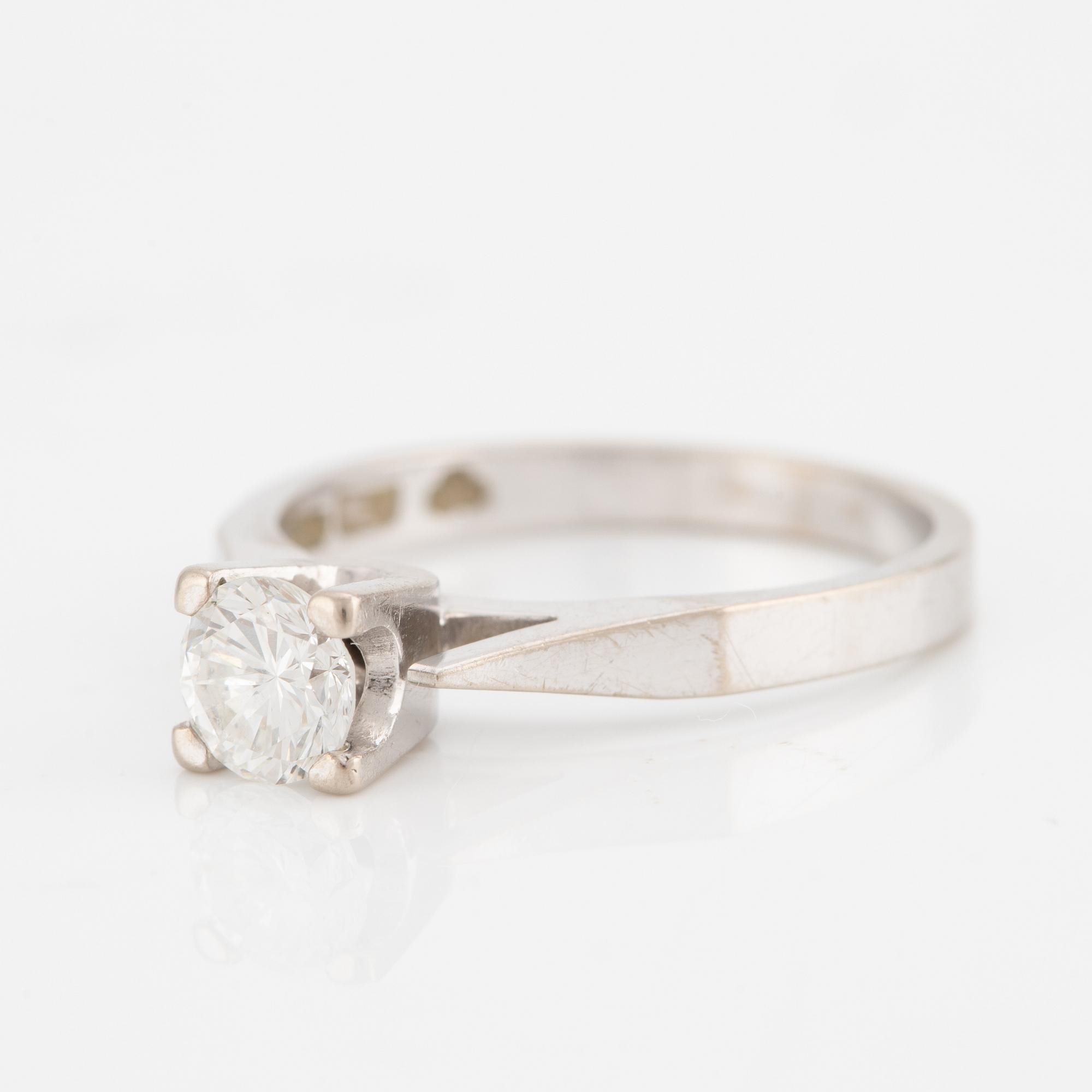 Ring, 18K white gold with a diamond-cut diamond 0.60 ct according to engraving.