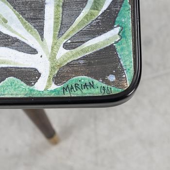 Soffbord, troligvis Tilgmans keramik, signerad Marian, daterad 1961.