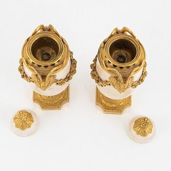 Prydnadsurnor, ett par, Frankrike, Napoleon III, 1800-talets senare del, Louis XVI-stil.