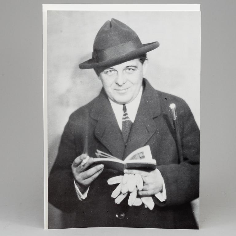 GÖSTA WERNER, 1 PORTFOLIO, "Visor av Evert Taube med bilder av Gösta Werner", app 61 lithographs, signed.