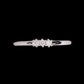 RING, 14k vitguld med diamanter tot 0,10ct. Vikt ca 2,0 gram.