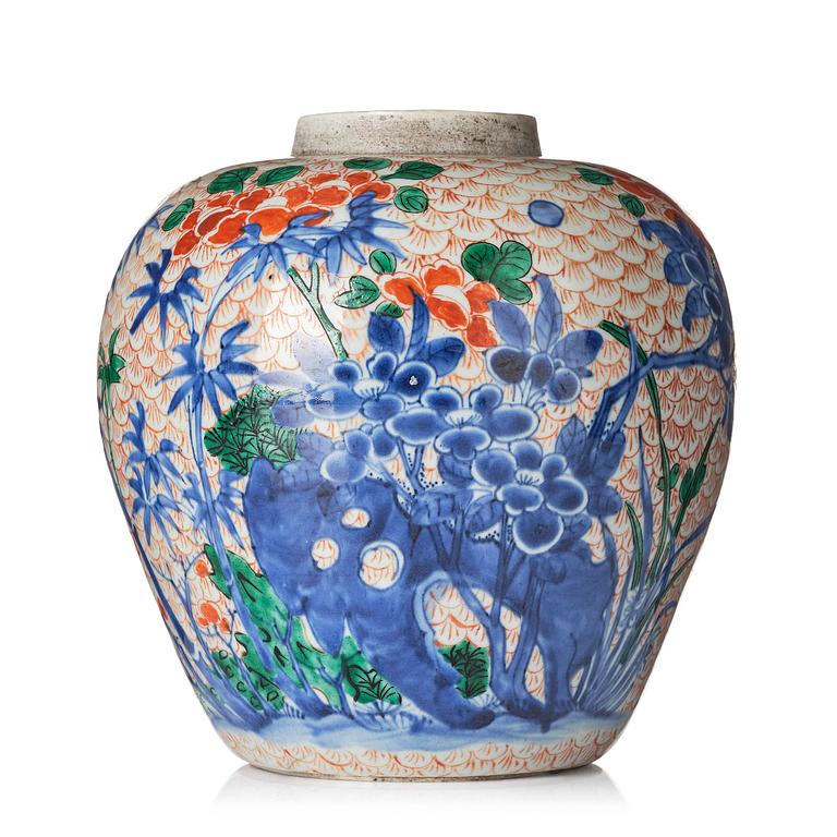 A wucai vase, Transition, 17th century.