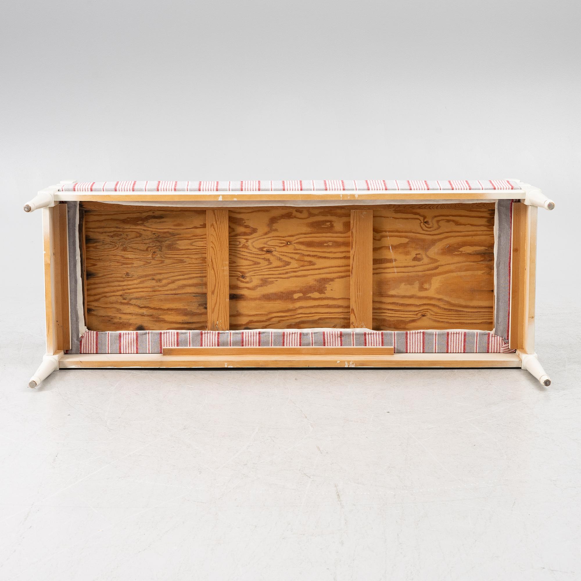 Soffa, 1900-talets andra hälft, Gustaviansk stil.