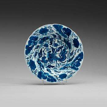 277. A blue and white charger, Qing dynasty, Kangxi (1662-1722).