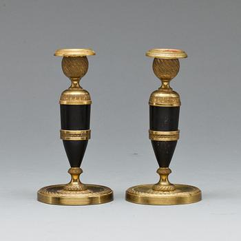 LJUSSTAKAR, ett par, empirestil. 1800-talets andra hälft, troligen Frankrike.