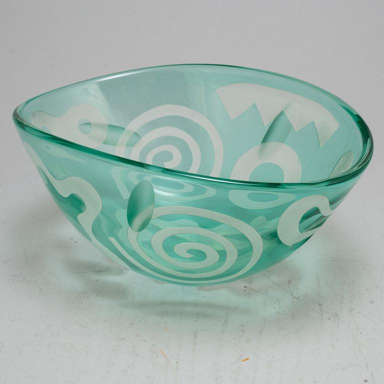 GUNNEL SAHLIN, a glass bowl, signed, from Orrefors Unique.