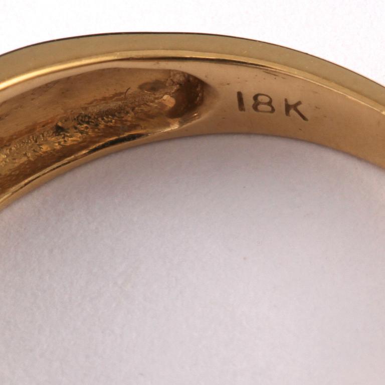 RING, guld och vitguld med åttkantslipade diamanter, Iduna, Varberg. Vikt 5 g.