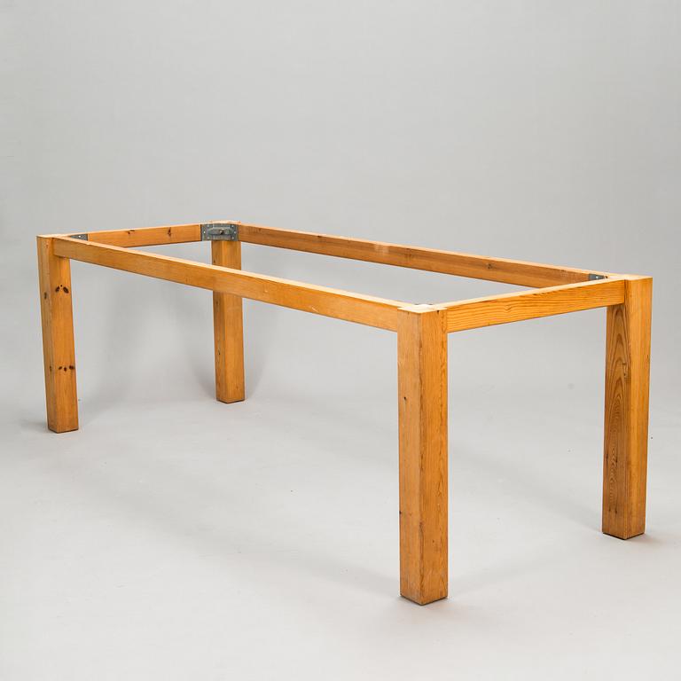 Ben af Schultén,a late 20th century '852' dining table for Artek.