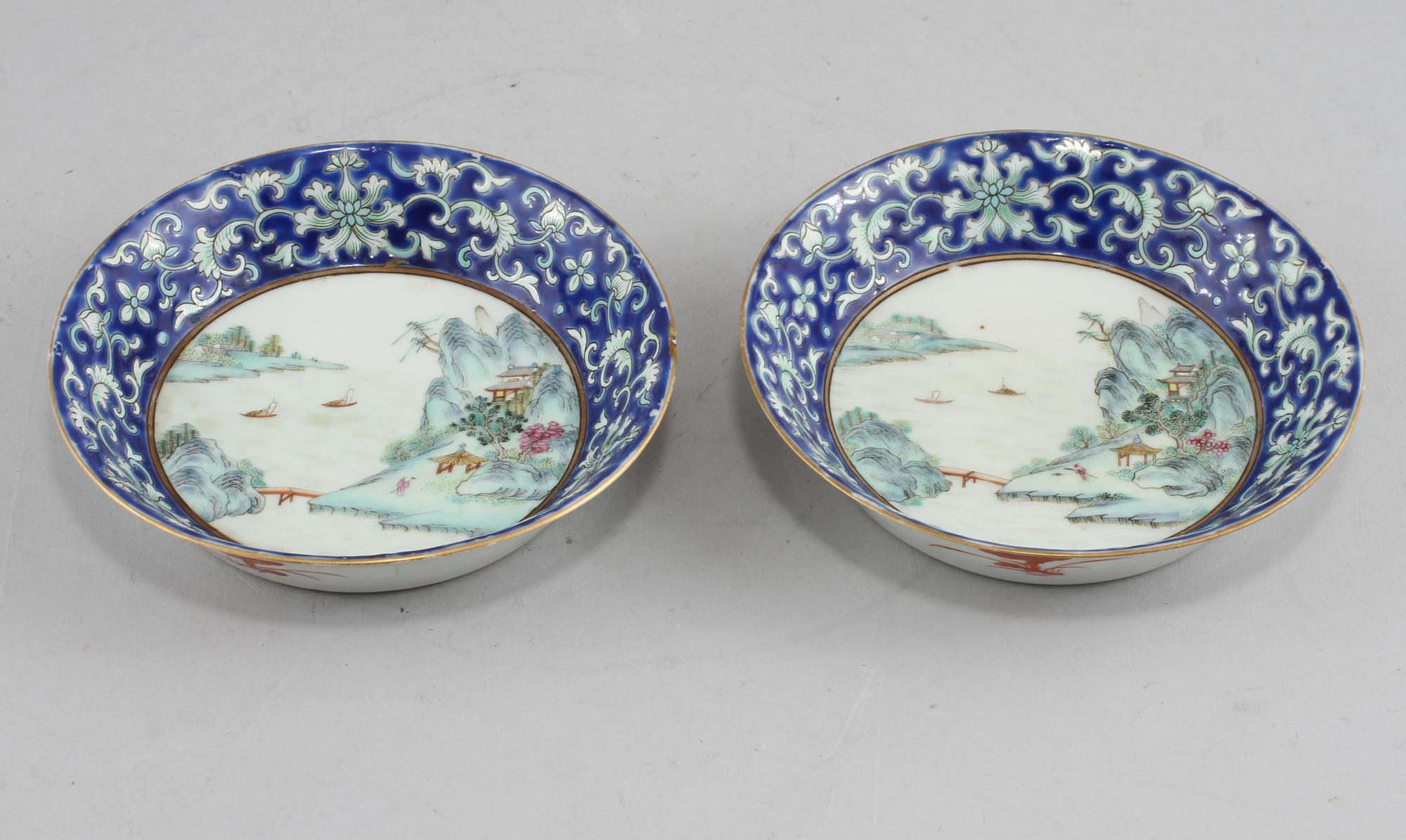 TALLRIKAR, 2 st, porslin, Kina, troligen omkring 1800-talets mitt.
