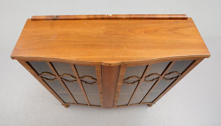 VITRINSKÅP, England, 1900-talets första hälft.