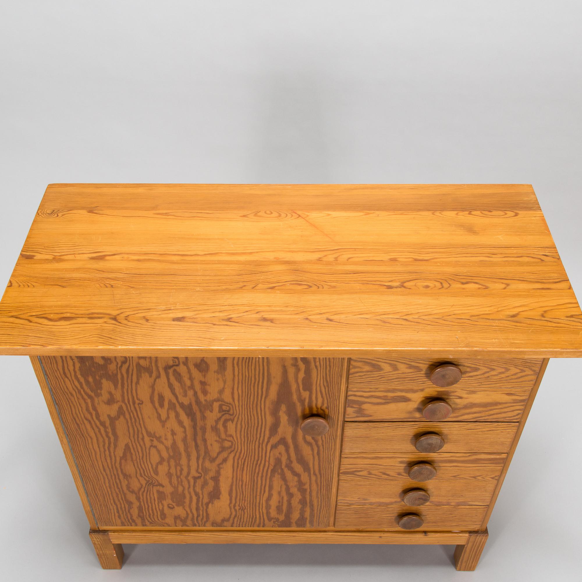 A 1940s cupboard'4133/a  by Artek design, for O.Y. Huonekalu- ja Rakennustyötehdas A.B.