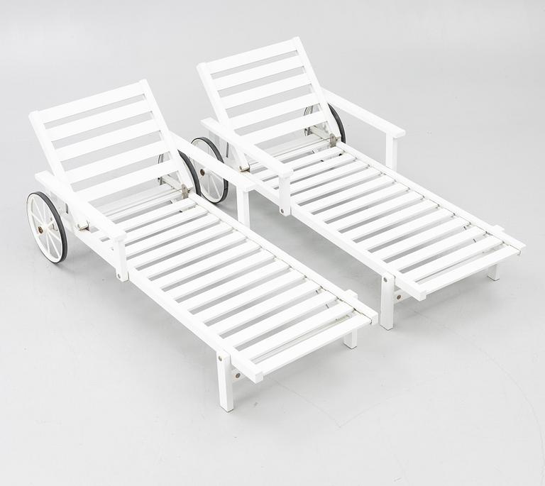 Elsa Stackelberg, Sun loungers, a pair, Fri Form, late 20th Century.