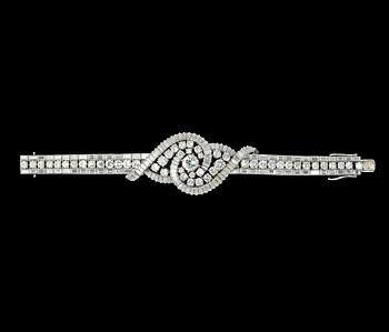 999. An important brilliant- and baguette cut diamond bracelet, tot. app. 27 cts, 1950's.